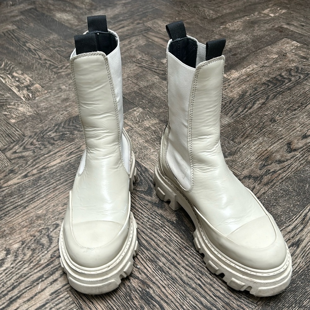 Size 38 cream lug sole leather GANNI boots